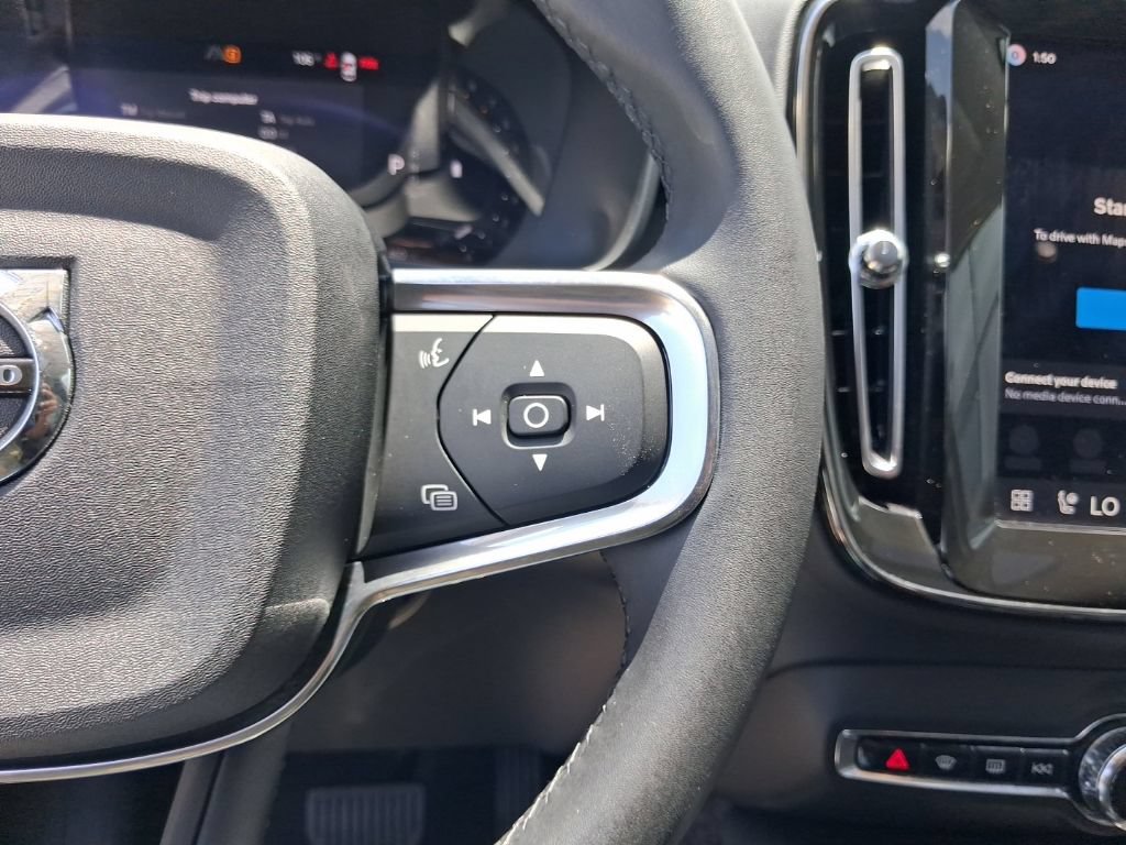 Certified 2026 Volvo XC40 B5 Plus AWD/4WD image 20