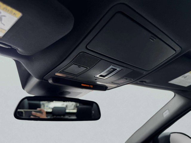 Used 2017 Land Rover Range Rover Evoque SE image 30