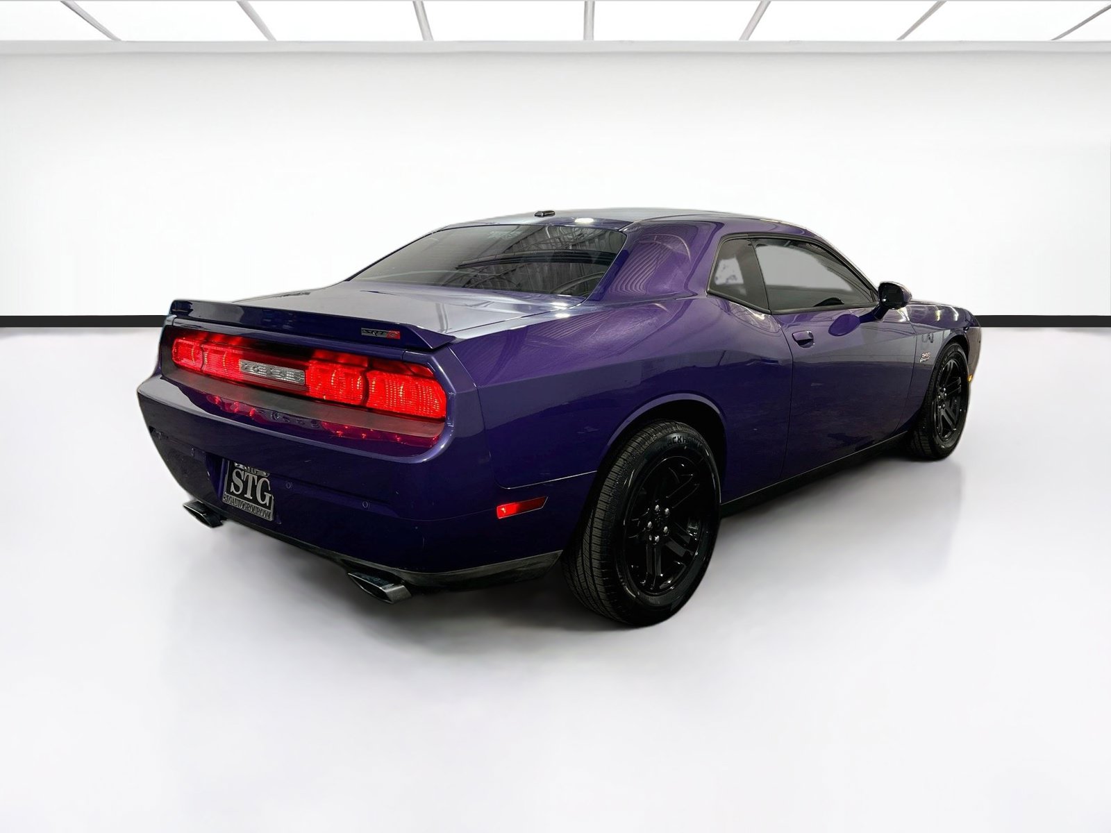 Used 2014 Dodge Challenger SRT8 RWD image 4