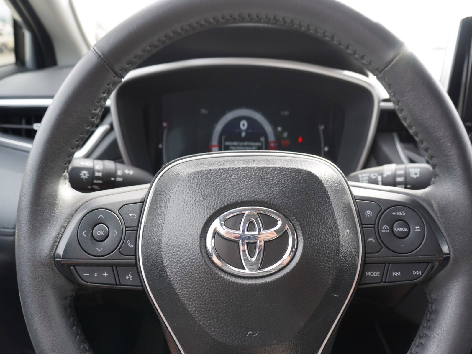 Used 2024 Toyota Corolla Cross XLE w/ Convenience Package image 25