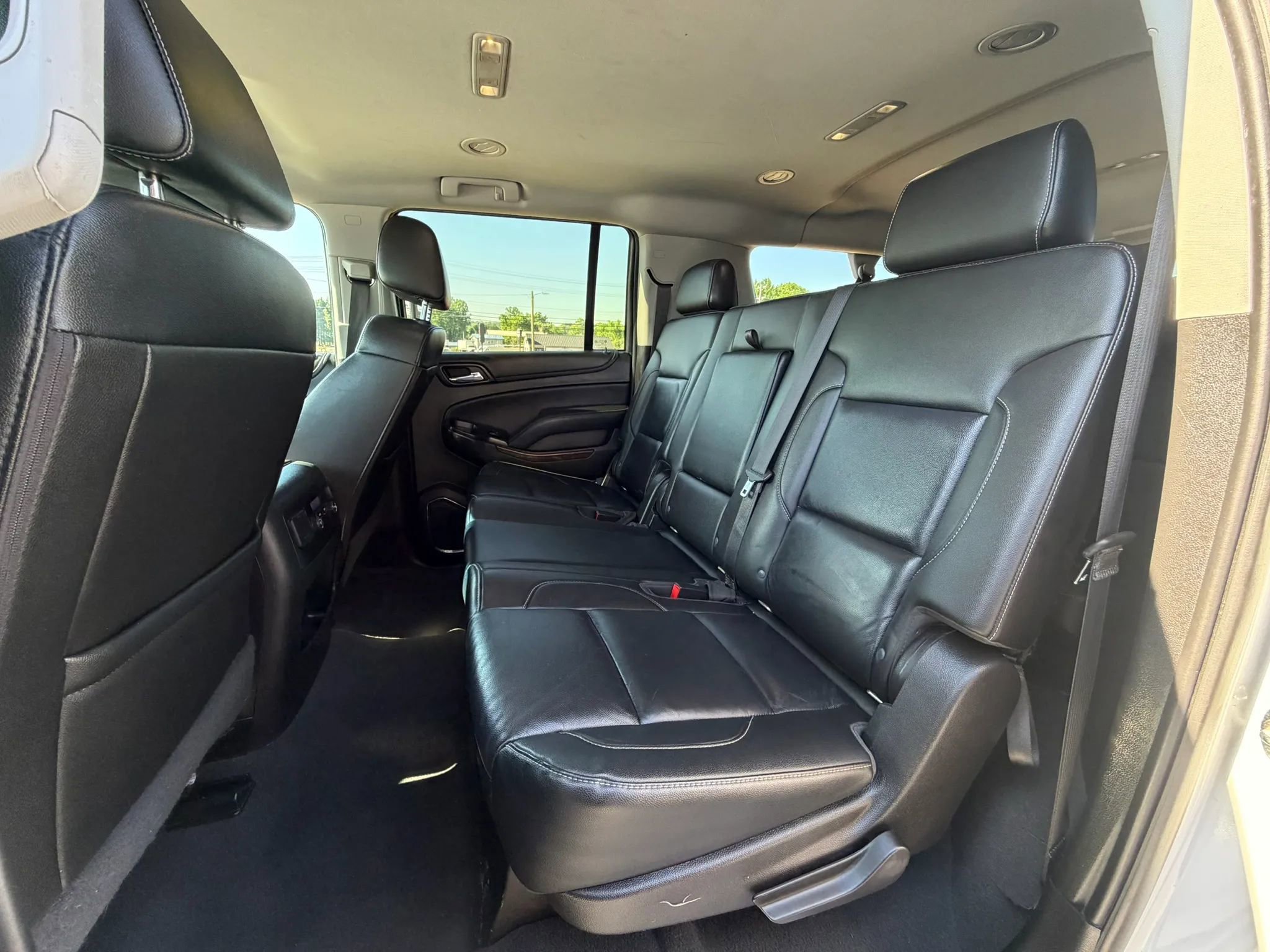 Used 2019 Chevrolet Suburban LT RWD image 13