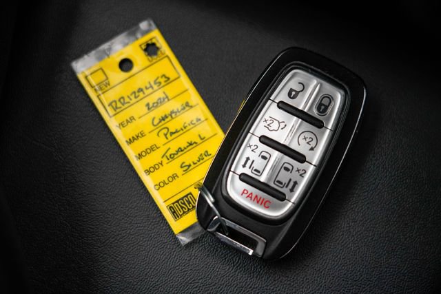 Used 2024 Chrysler Pacifica Touring-L image 35