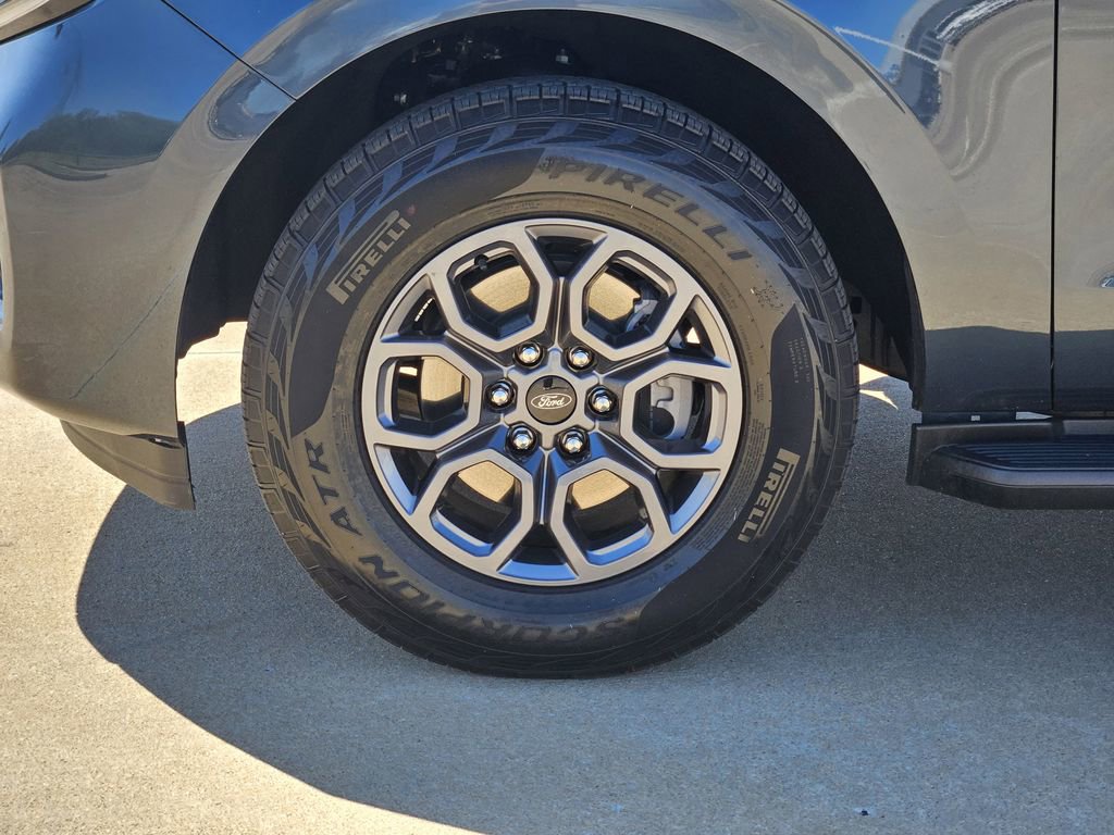 Used 2025 Ford Expedition Active image 16