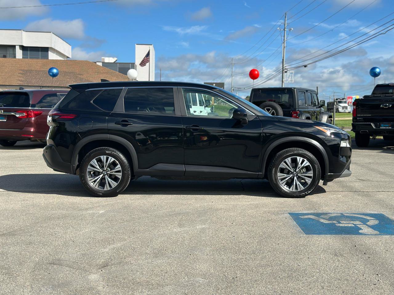 Used 2023 Nissan Rogue SV FWD image 3