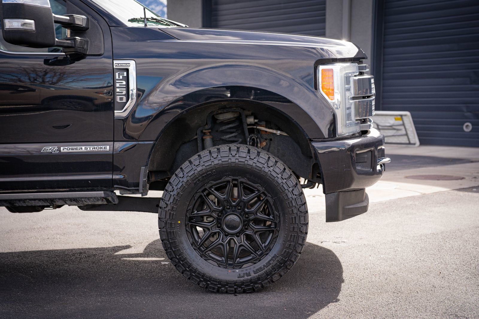 Used 2019 Ford F250 Platinum w/ Platinum Ultimate Package image 4