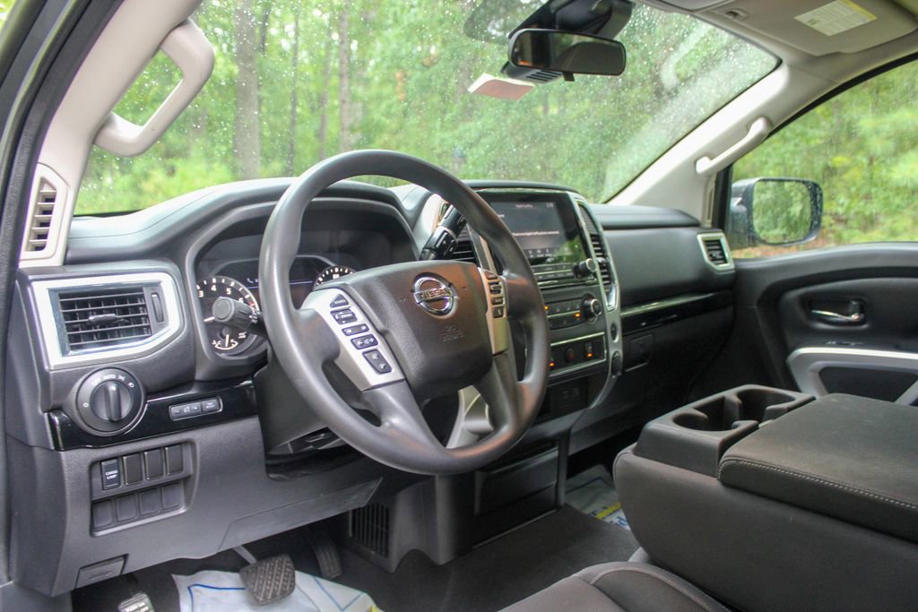 Used 2021 Nissan Titan SV w/ Accessory Utility Package image 14