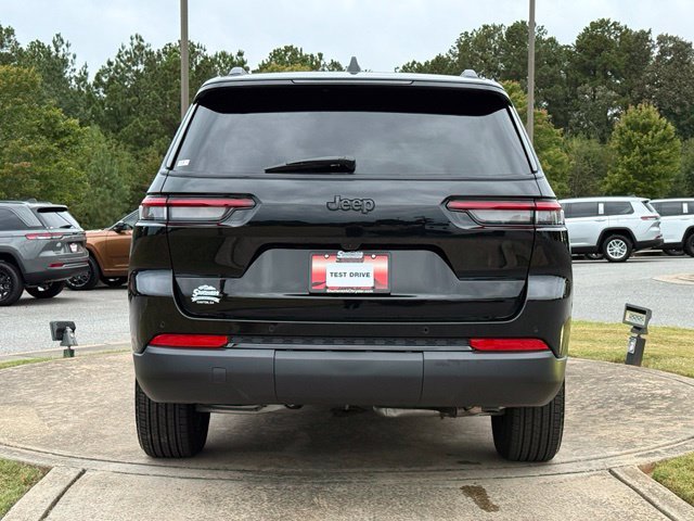 Used 2025 Jeep Grand Cherokee L Altitude RWD image 6