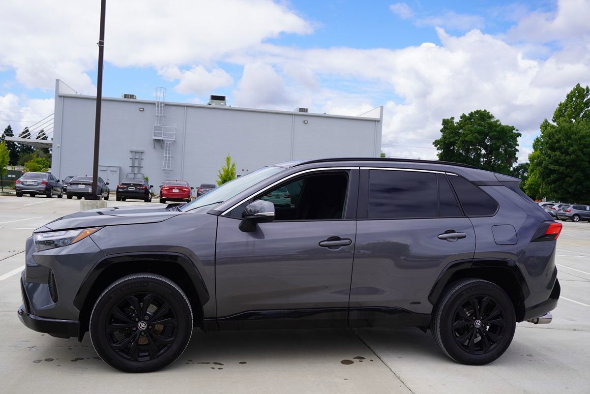 Used 2022 Toyota RAV4 SE w/ Convenience Package AWD/4WD image 3