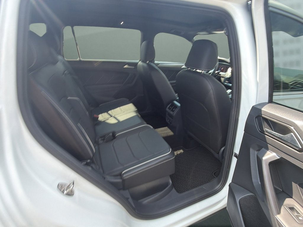 Used 2022 Volkswagen Tiguan SEL R-Line AWD/4WD image 16
