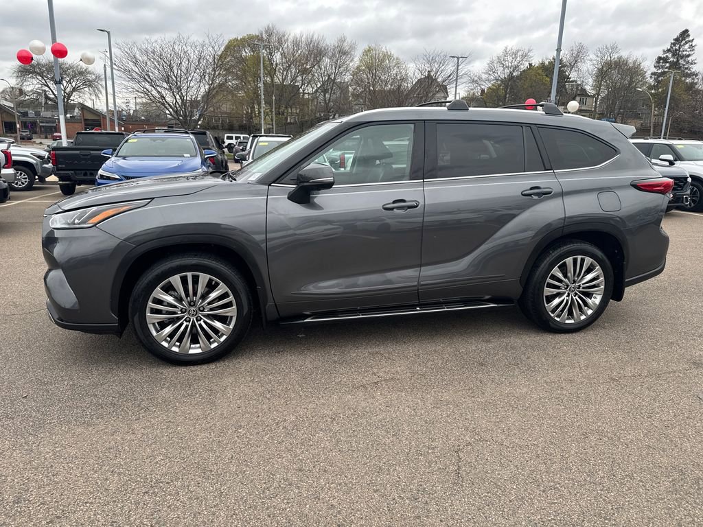 Used 2023 Toyota Highlander Platinum AWD/4WD image 4