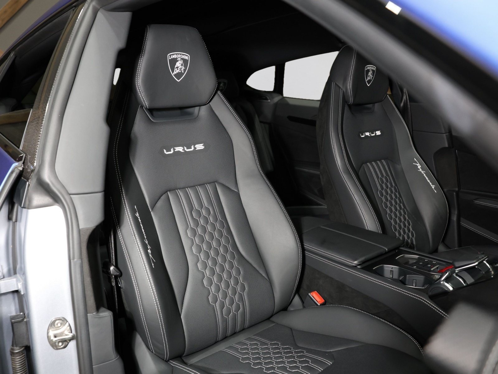 Used 2023 Lamborghini Urus Performante AWD/4WD image 26