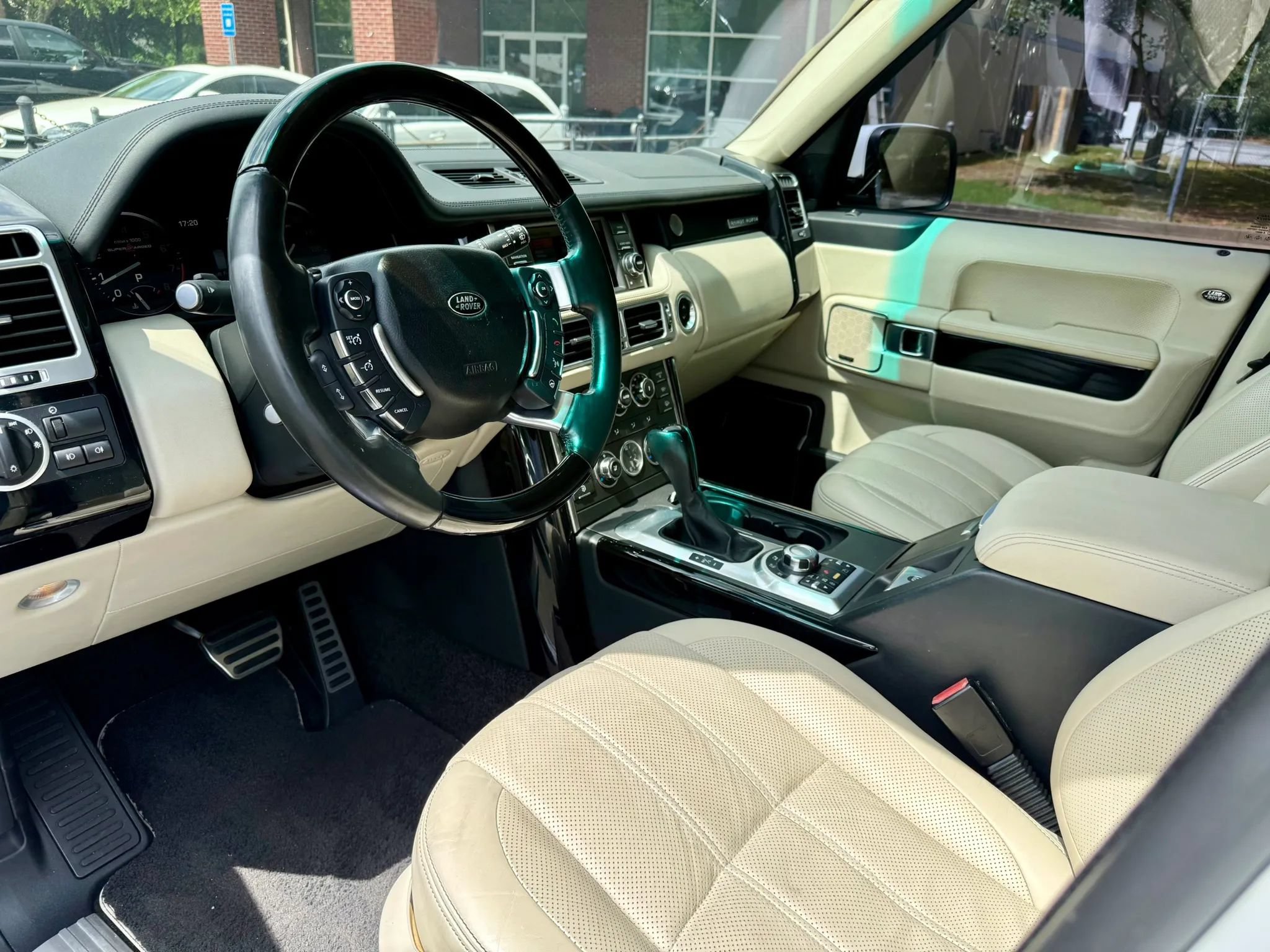 Used 2011 Land Rover Range Rover Autobiography AWD/4WD image 15