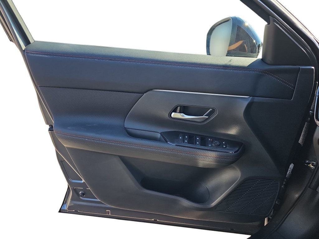 New 2027 Nissan Kicks SR w/ Cold Weather Package FWD image 26