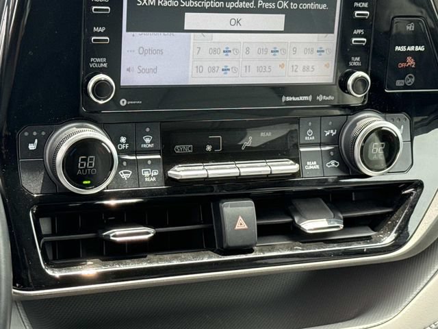 Used 2021 Toyota Highlander XLE AWD/4WD image 22