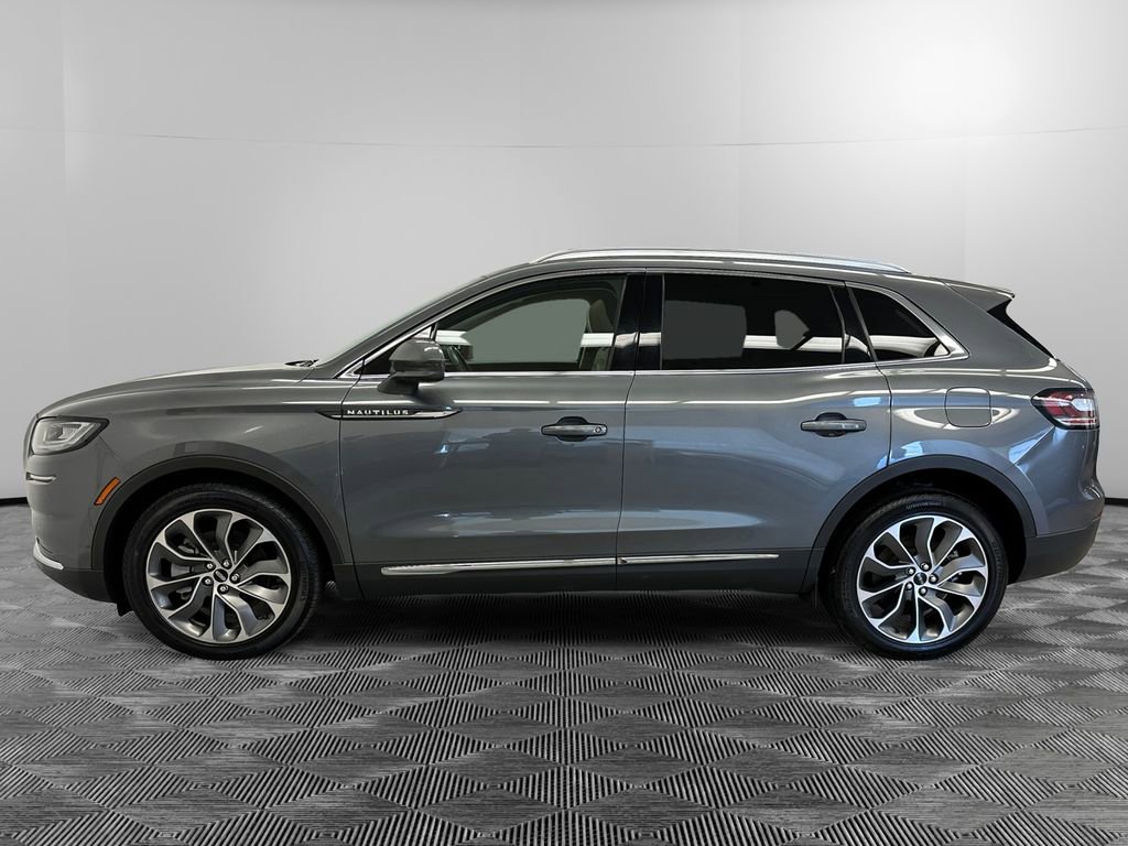 Used 2022 Lincoln Nautilus Reserve w/ Luxury Package image 2