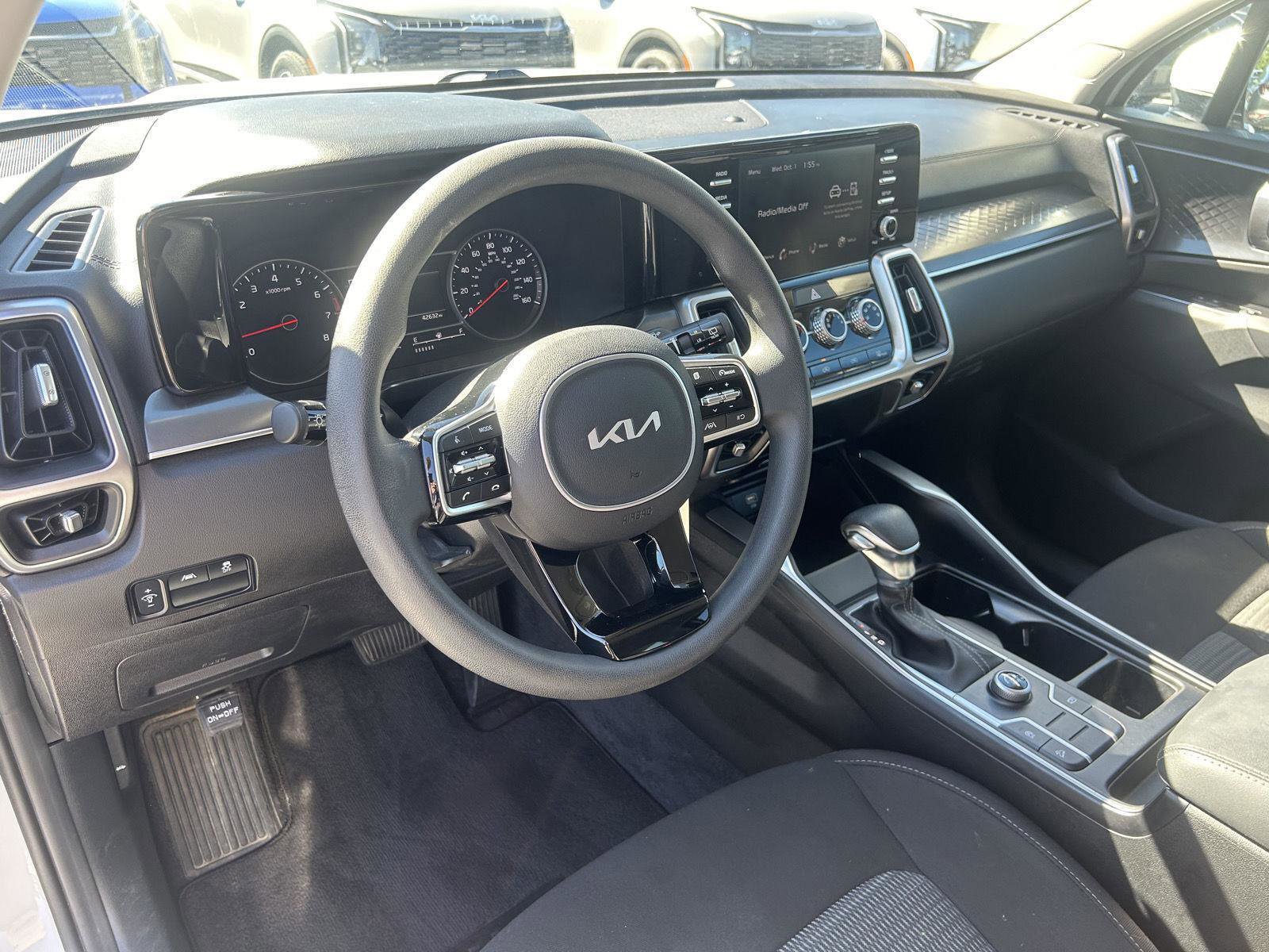 Used 2022 Kia Sorento LX image 12