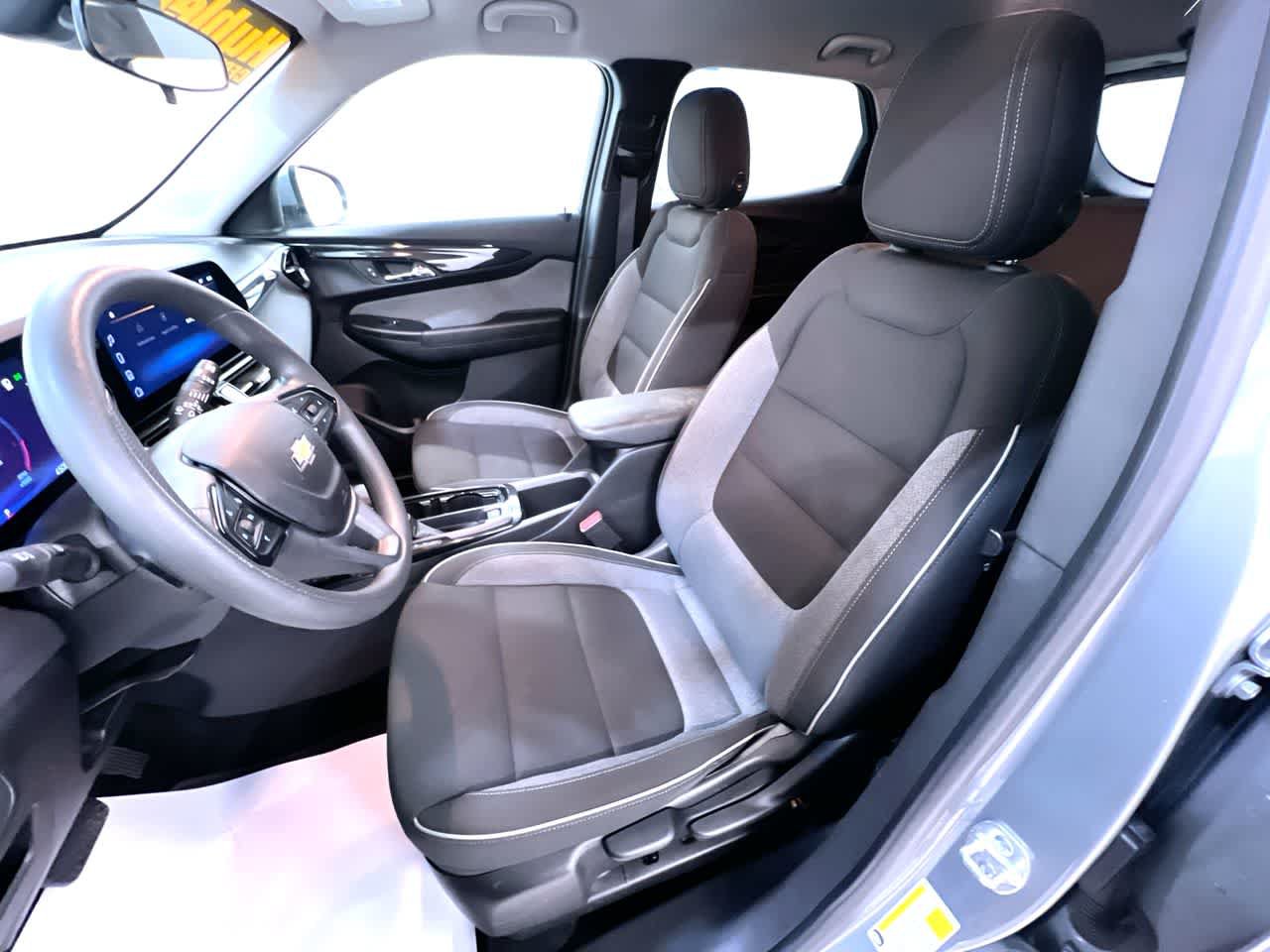 Used 2025 Chevrolet TrailBlazer LT FWD image 14