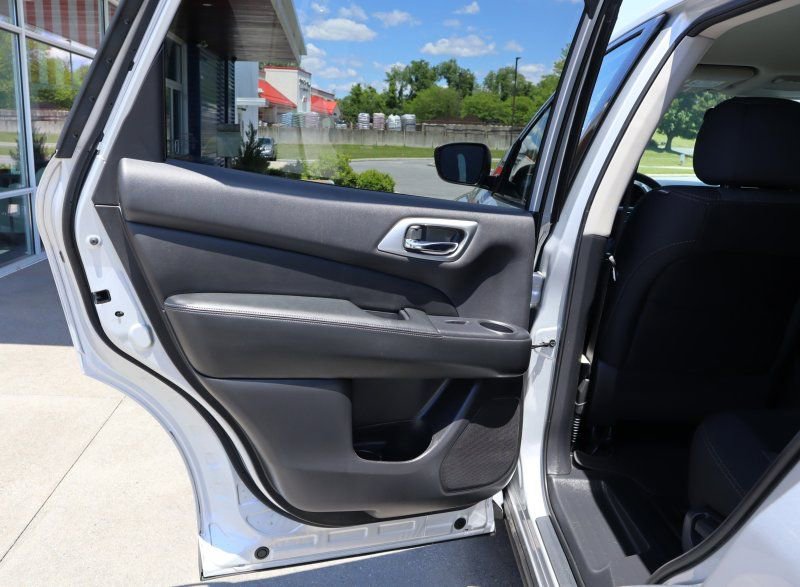 Used 2018 Nissan Pathfinder S AWD/4WD image 16