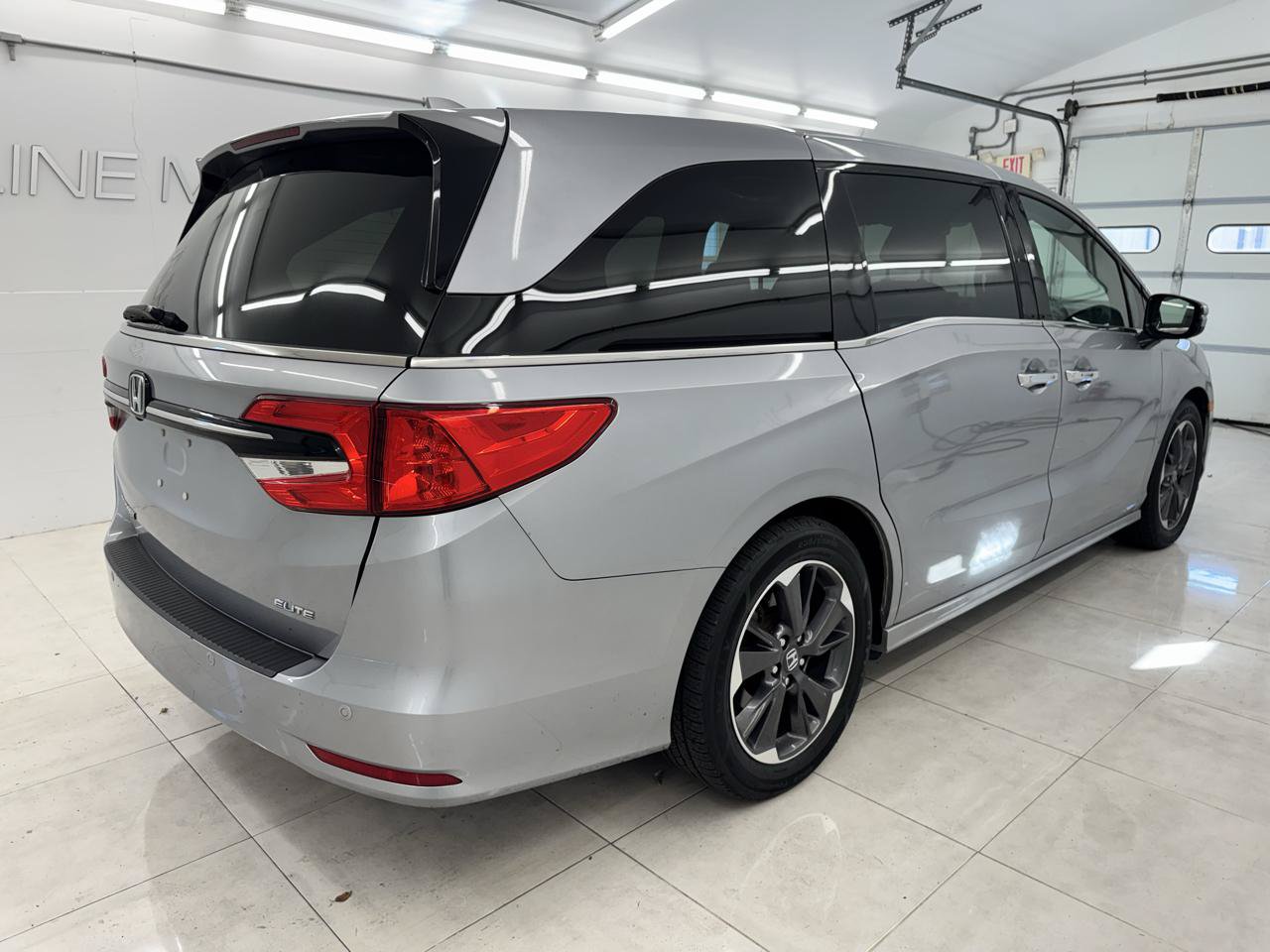 Used 2023 Honda Odyssey Elite image 4