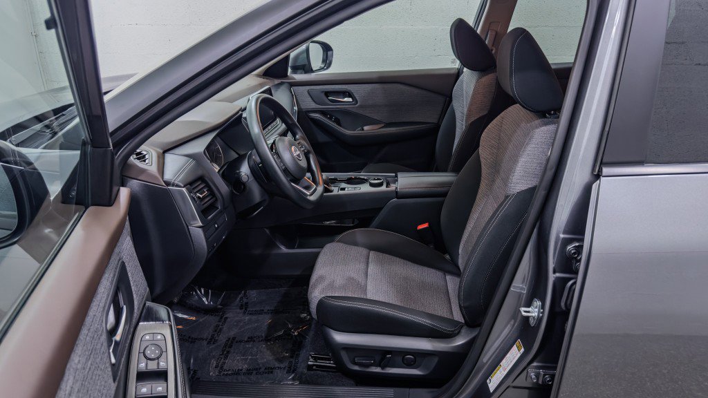 Used 2023 Nissan Rogue SV image 20