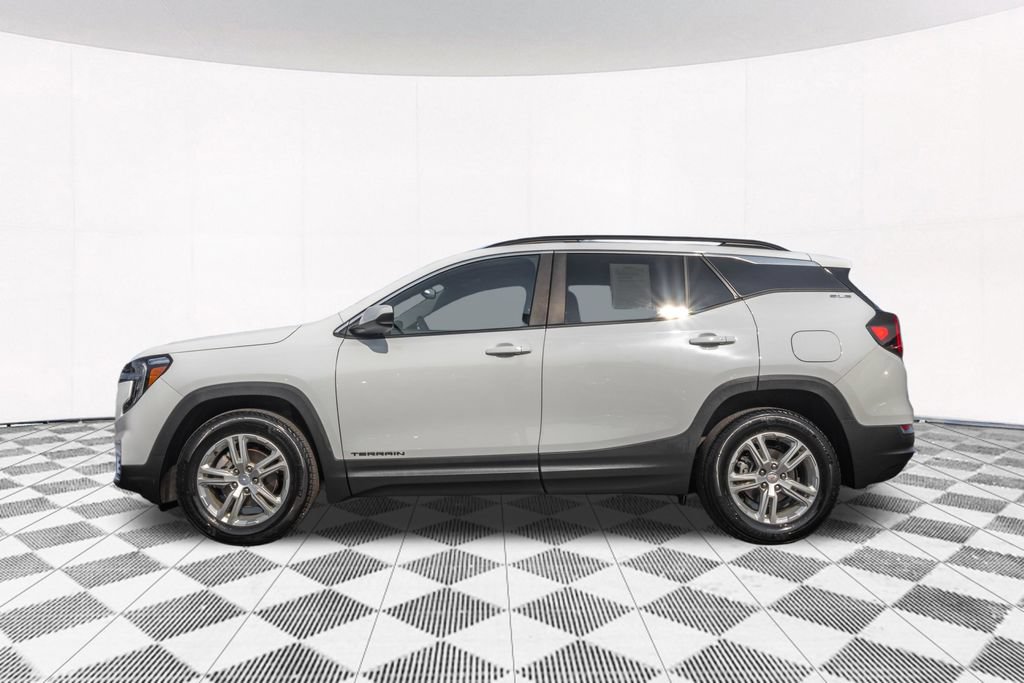 Used 2023 GMC Terrain SLE w/ Driver Convenience Package FWD image 7