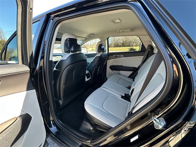 Used 2023 Kia Sportage EX image 18