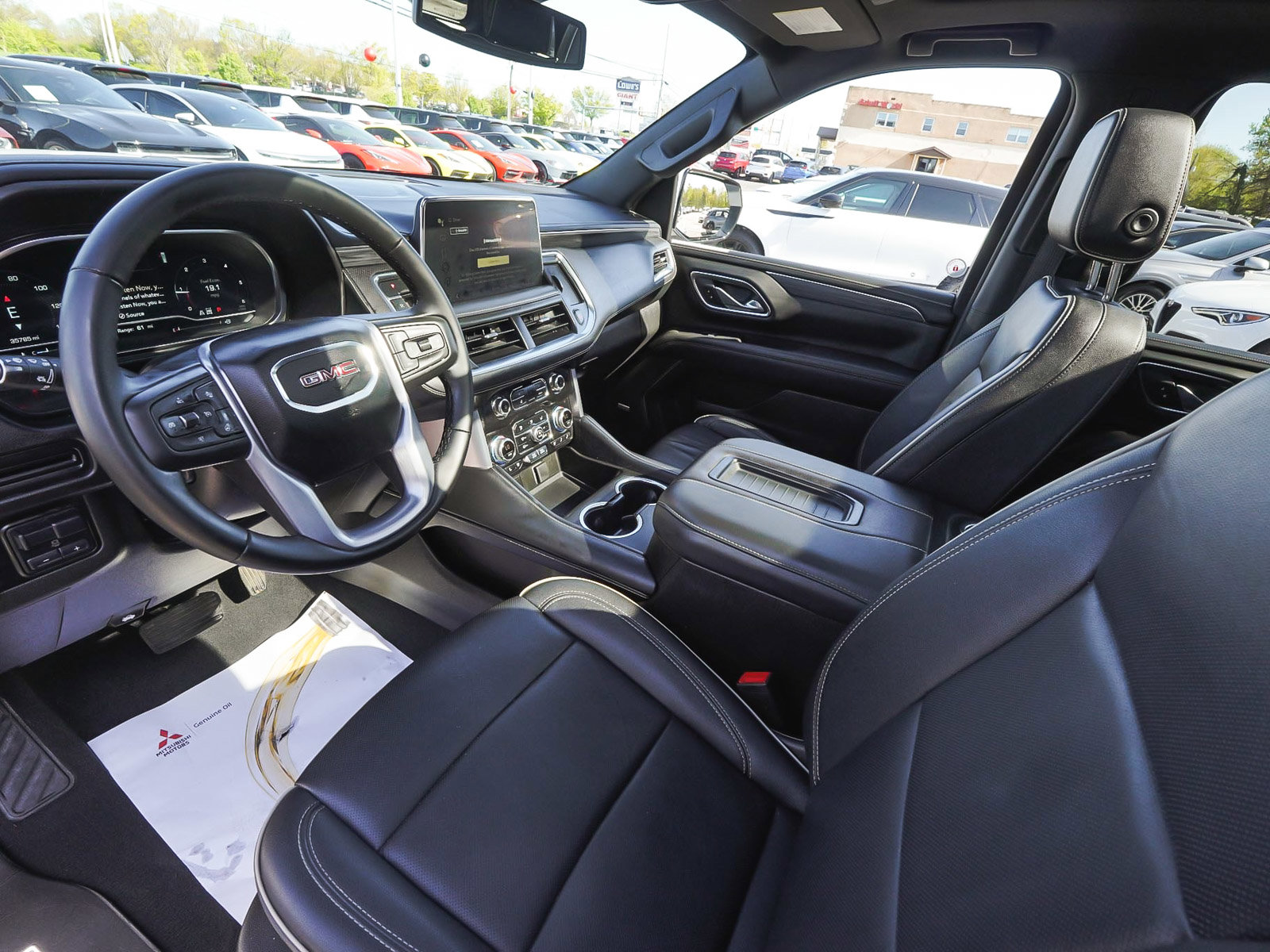 Used 2024 GMC Yukon SLT w/ SLT Luxury Package AWD/4WD image 16