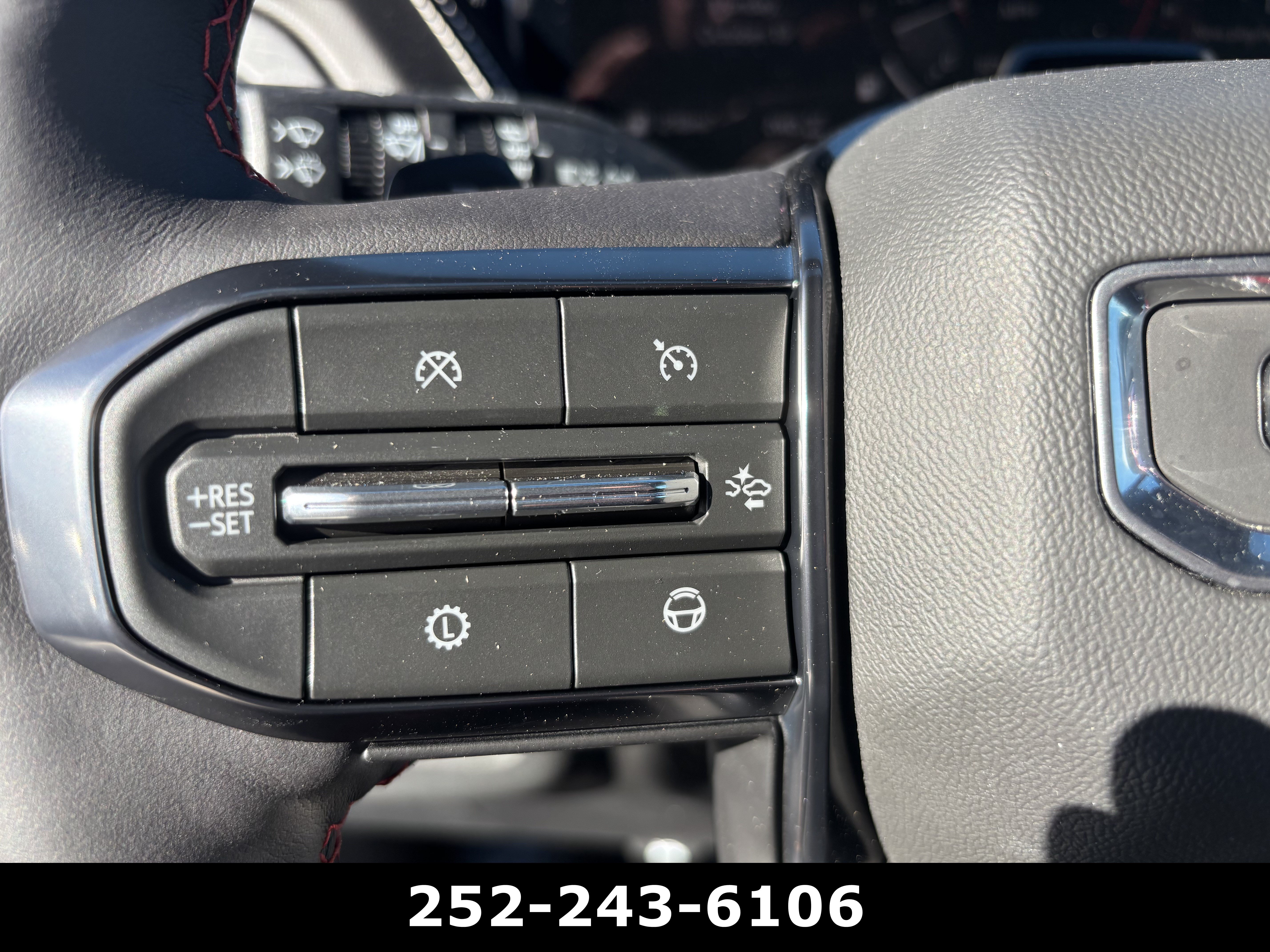 Used 2025 GMC Yukon AT4 Ultimate AWD/4WD image 21