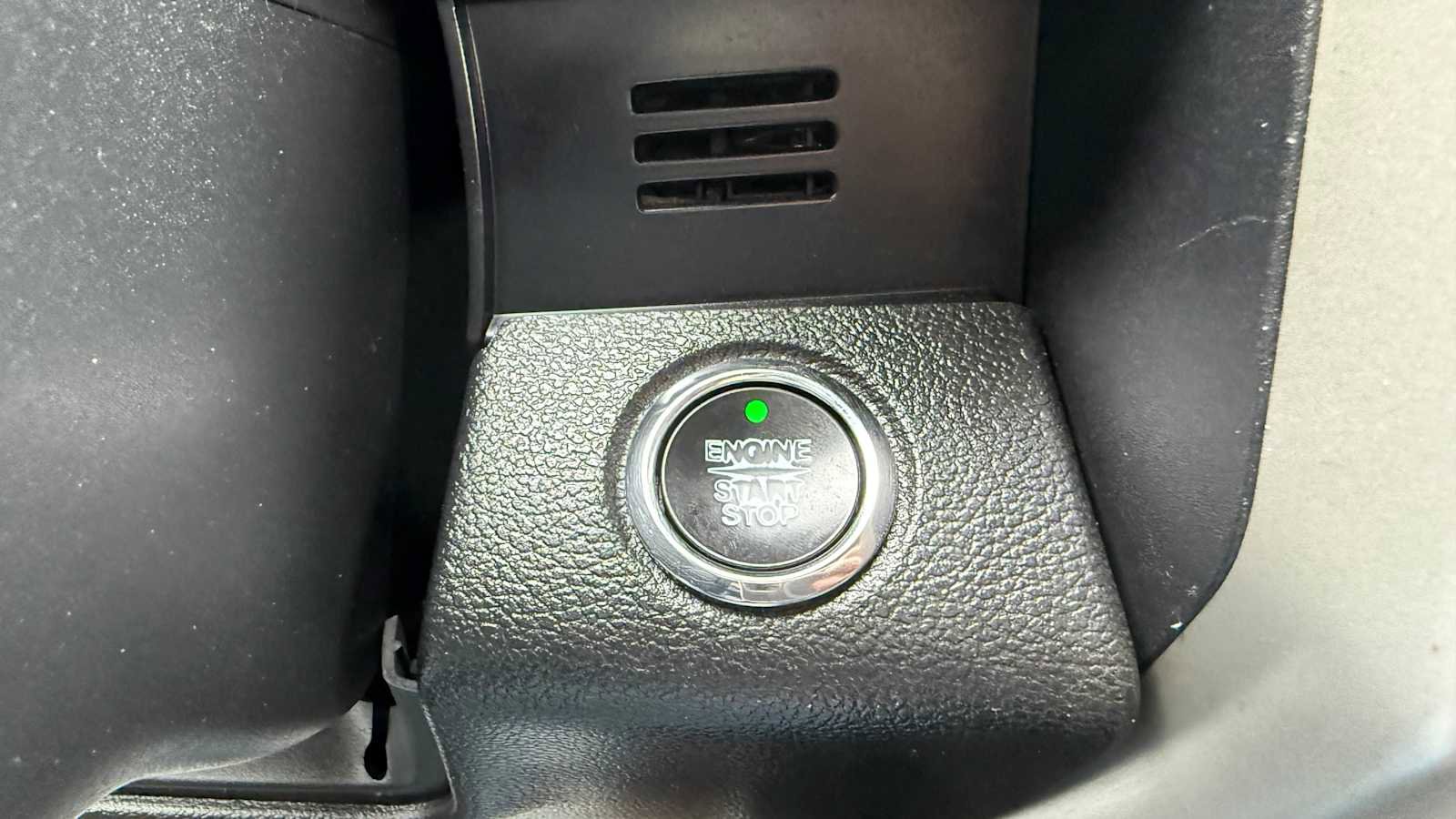 Used 2020 Ford F150 Lariat w/ Equipment Group 502A Luxury AWD/4WD image 18