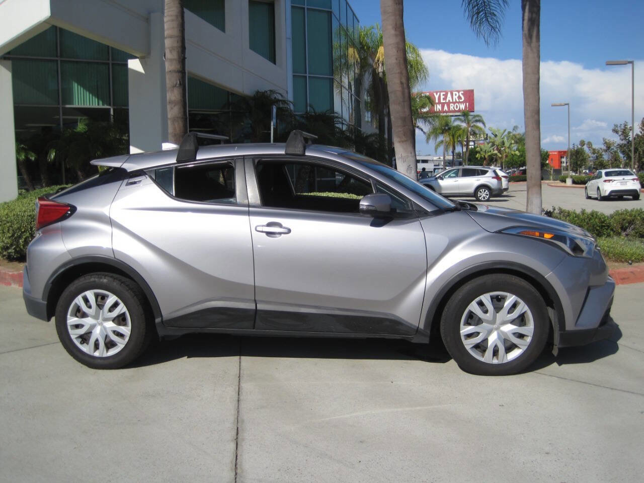 Used 2019 Toyota C-HR LE image 8