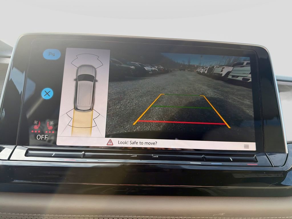 Used 2025 Volkswagen Atlas SE image 25