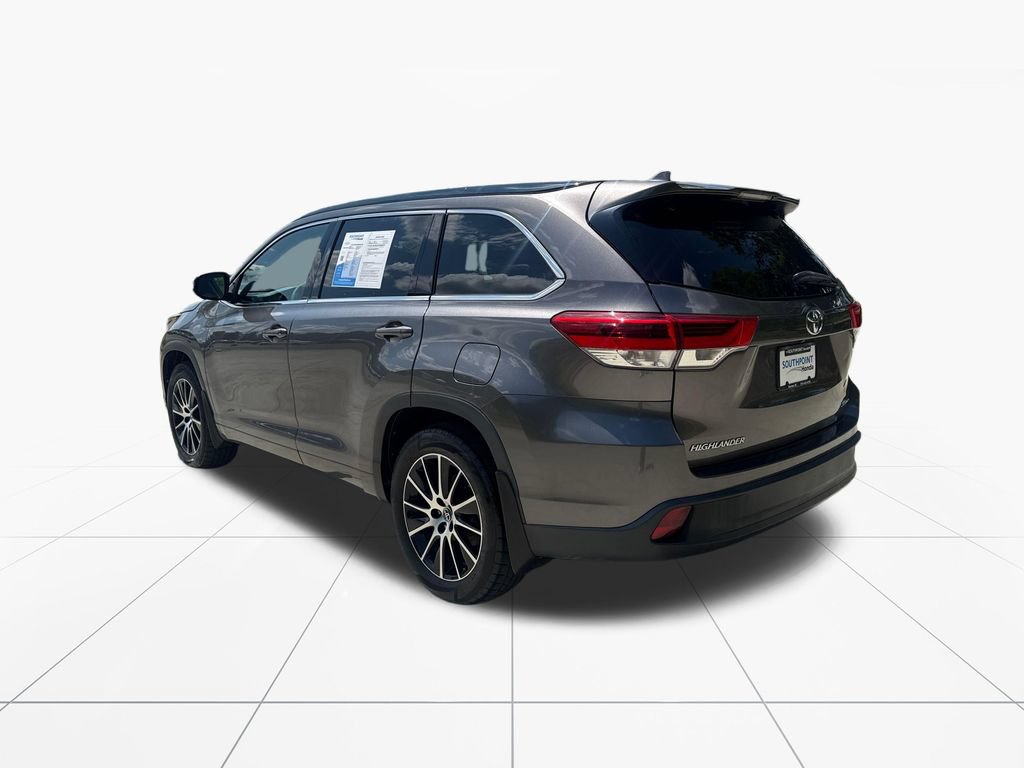 Used 2017 Toyota Highlander SE AWD/4WD image 6