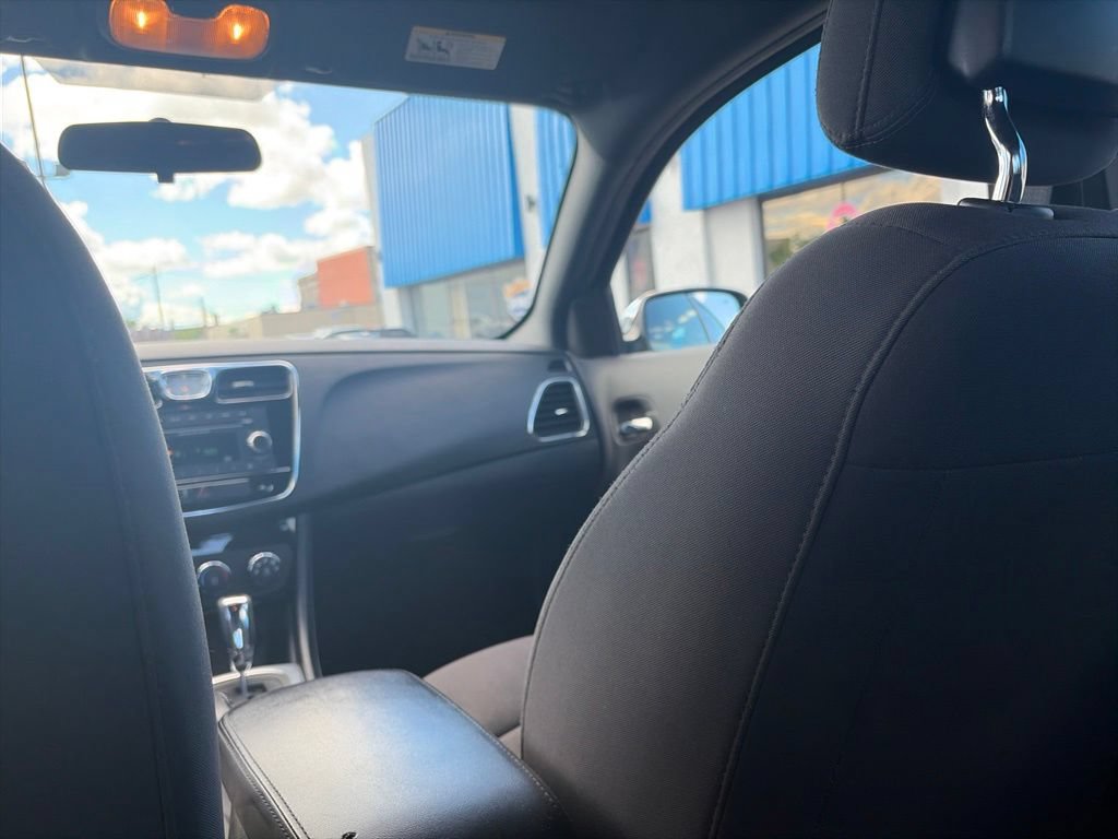 Used 2014 Chrysler 200 LX FWD image 23