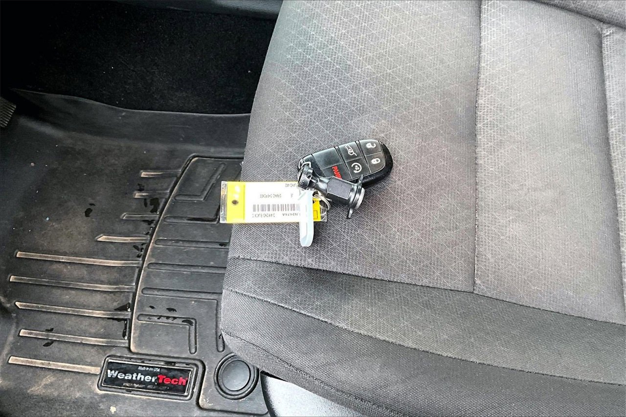 Certified 2020 Jeep Grand Cherokee Laredo image 31