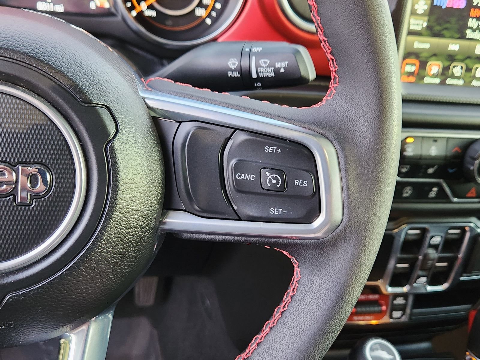 Used 2023 Jeep Gladiator Rubicon w/ Cold Weather Group image 33