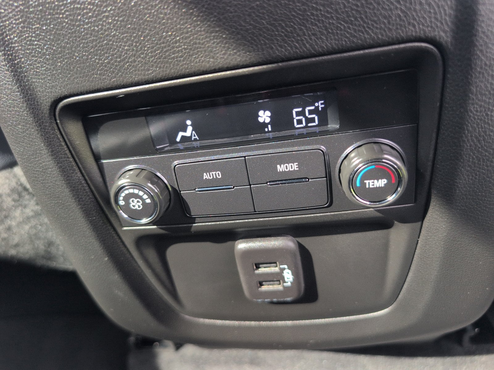 Used 2023 Buick Enclave Essence w/ Experience Buick Package FWD image 16