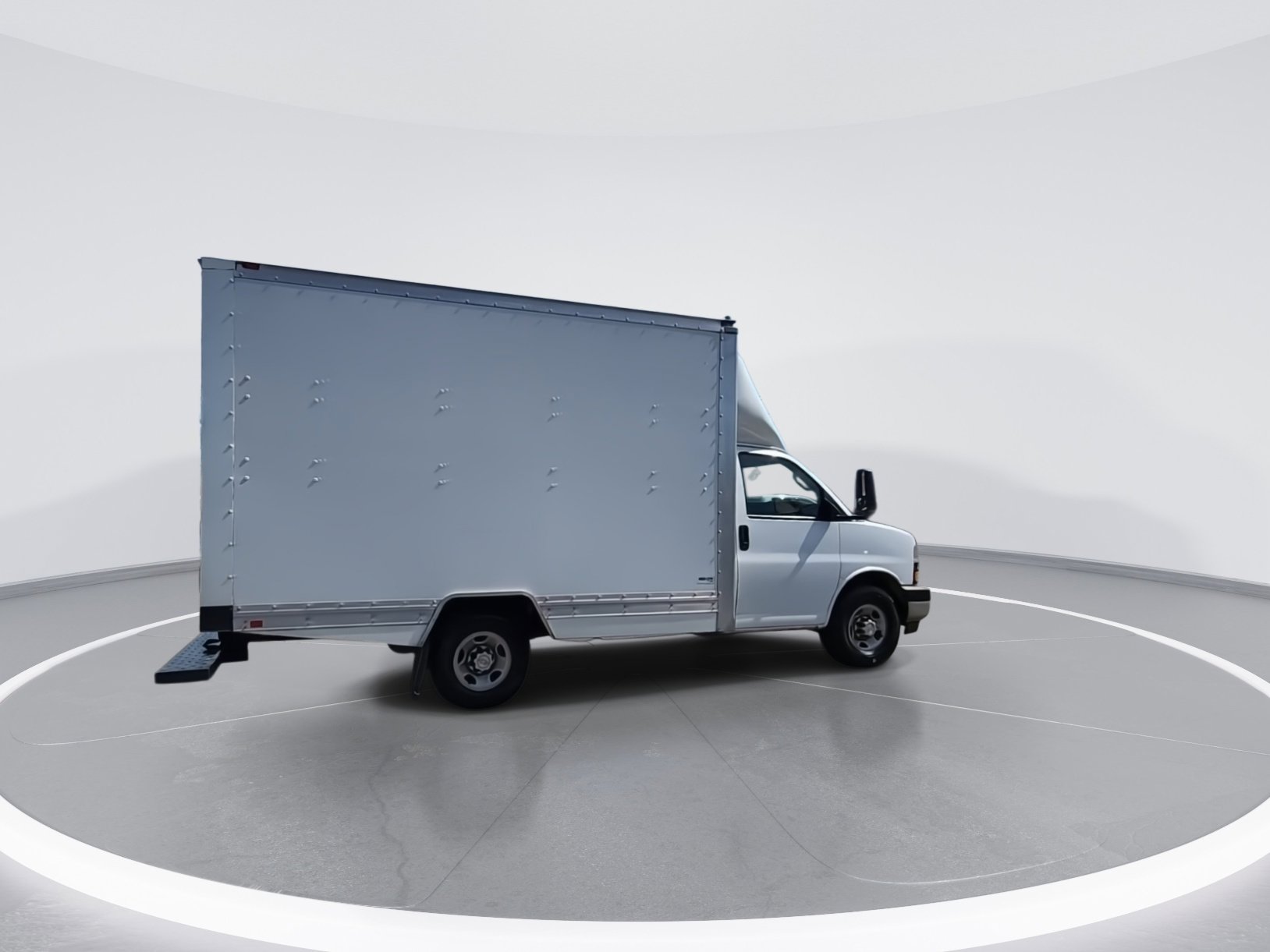 Used 2017 Chevrolet Express 3500 image 9