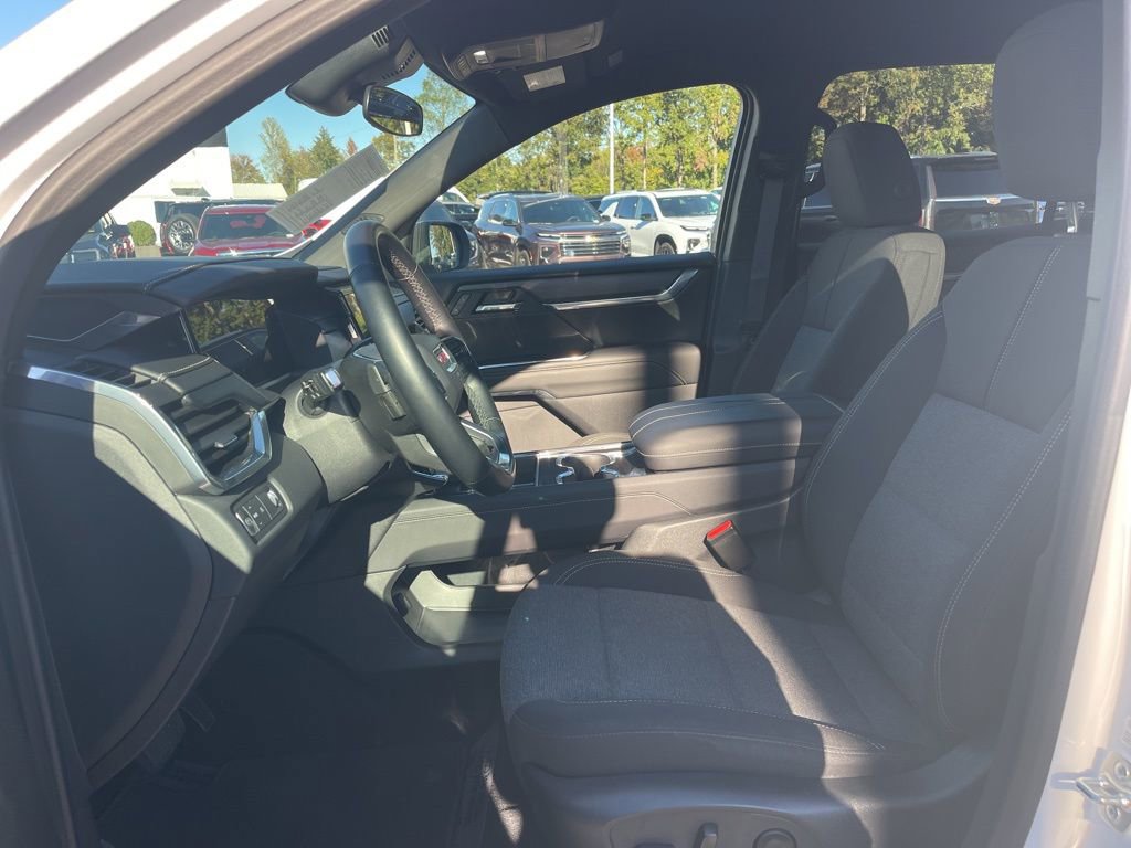 Used 2025 GMC Acadia Elevation FWD image 9