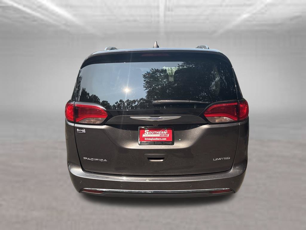 Used 2020 Chrysler Pacifica Limited FWD image 4