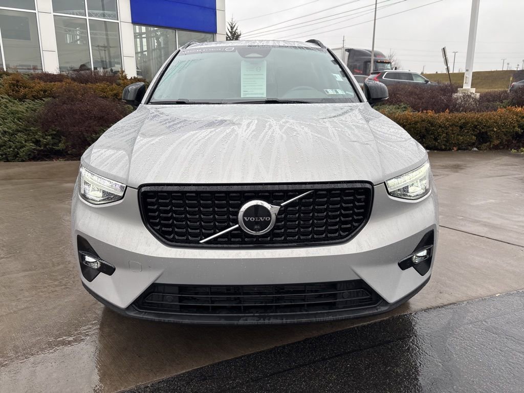 Certified 2023 Volvo XC40 B5 Plus w/ Driver Assist Package image 3