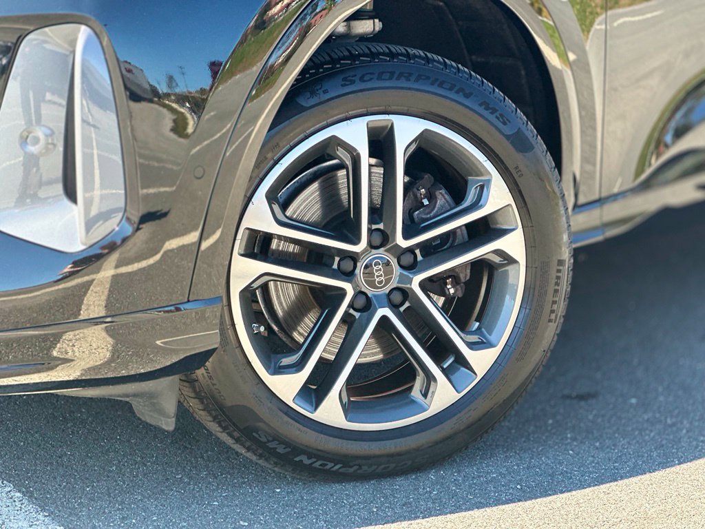 Certified 2025 Audi Q5 Premium w/ Convenience Package AWD/4WD image 2