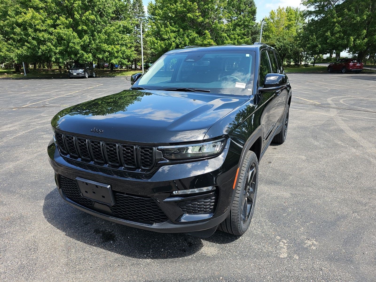Used 2023 Jeep Grand Cherokee Limited w/ Black Appearance Package AWD/4WD image 2