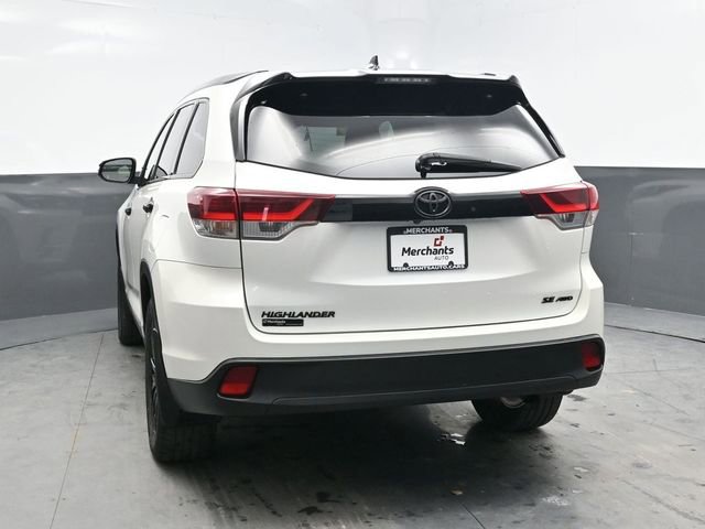 Used 2019 Toyota Highlander SE w/ Nightshade Edition AWD/4WD image 5