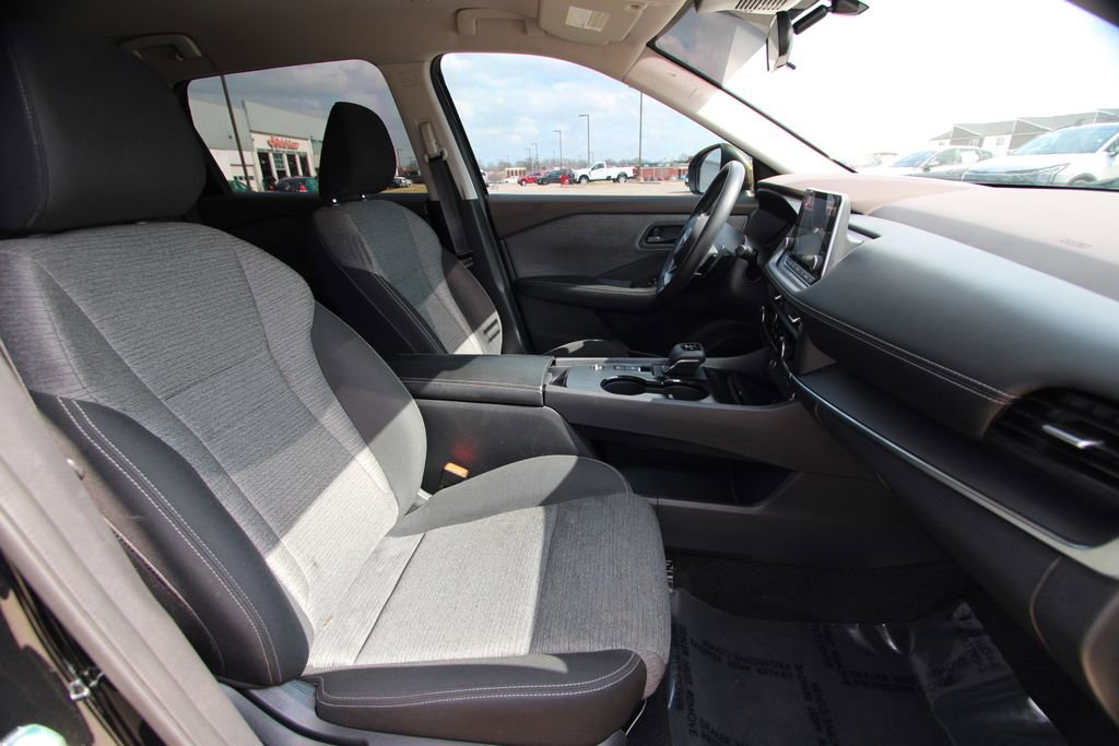 Used 2022 Nissan Rogue S image 8