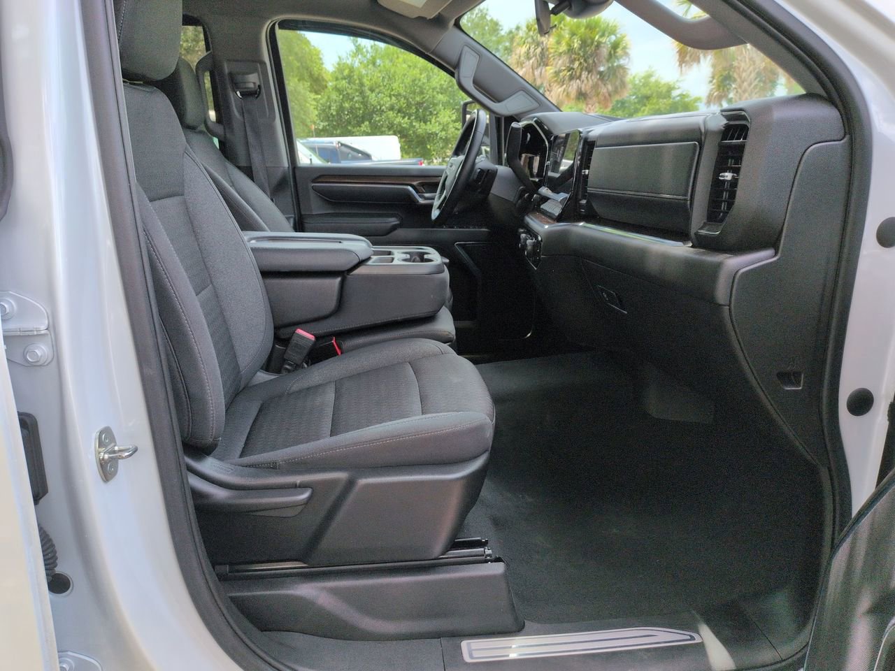 Used 2024 Chevrolet Silverado 2500 LT AWD/4WD image 25