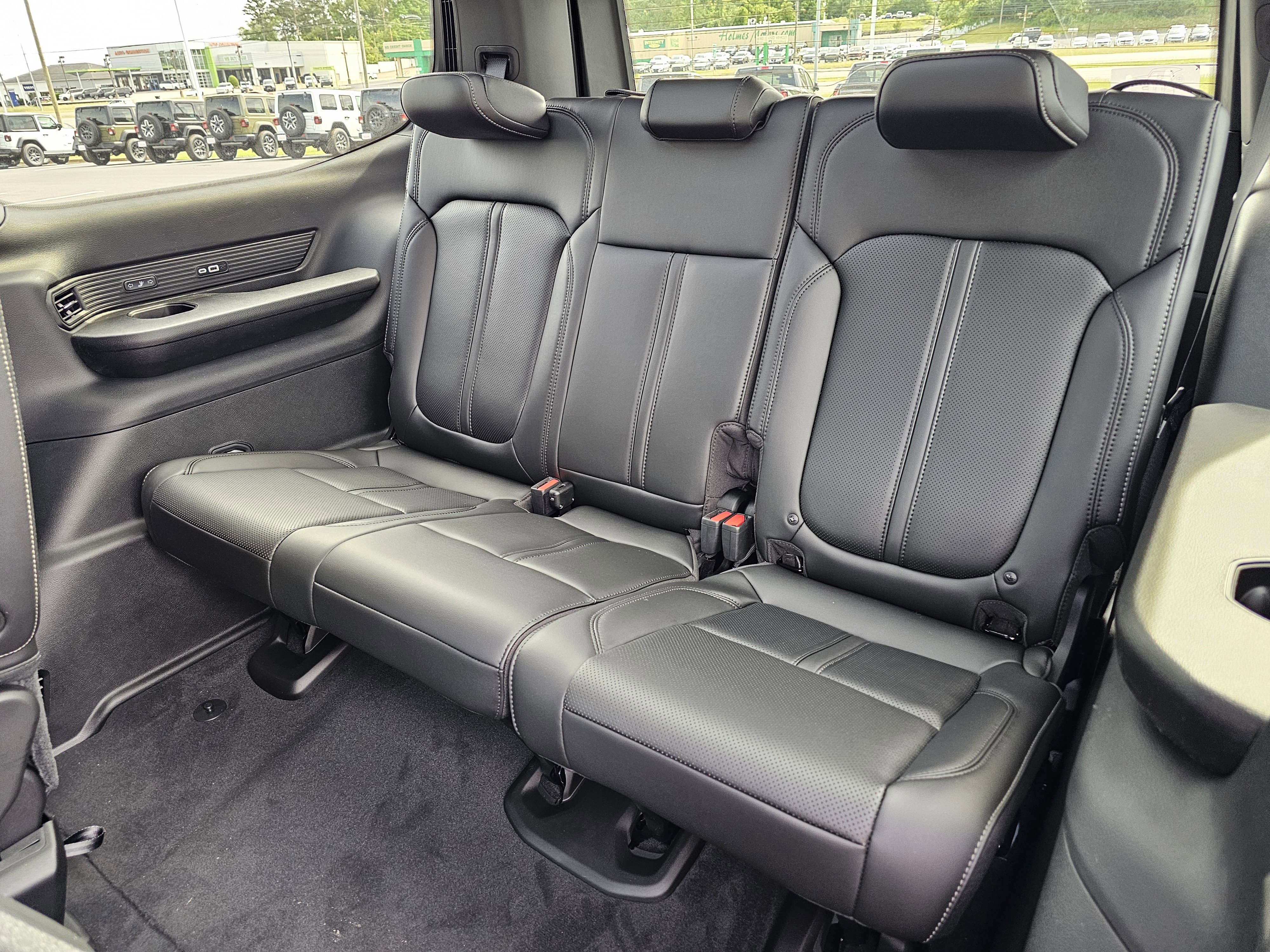 New 2026 Jeep Grand Wagoneer 2WD image 34