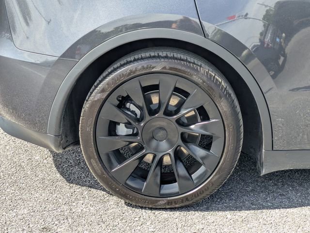 Used 2025 Tesla Model Y Long Range image 11