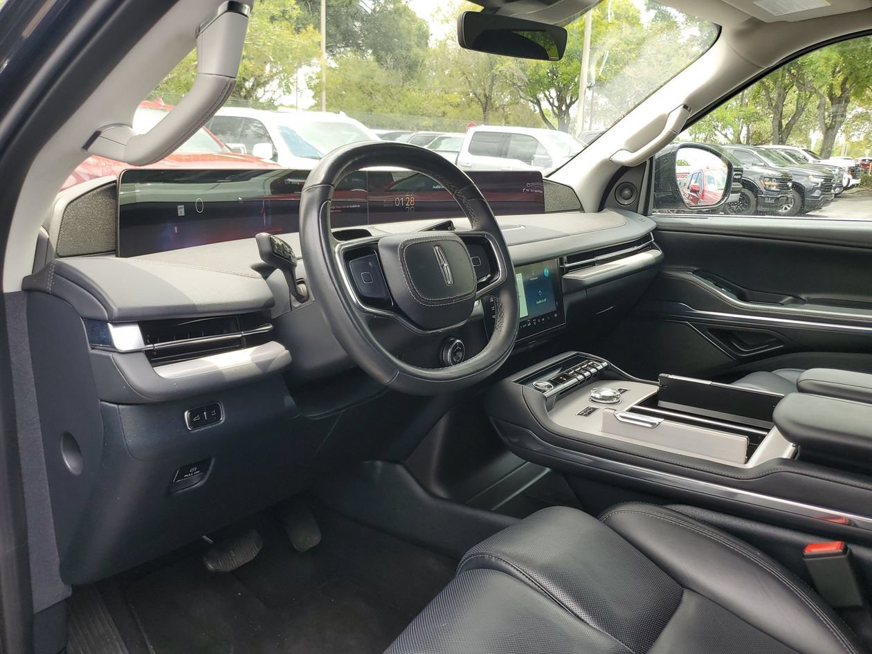 Used 2025 Lincoln Navigator L Reserve AWD/4WD image 18