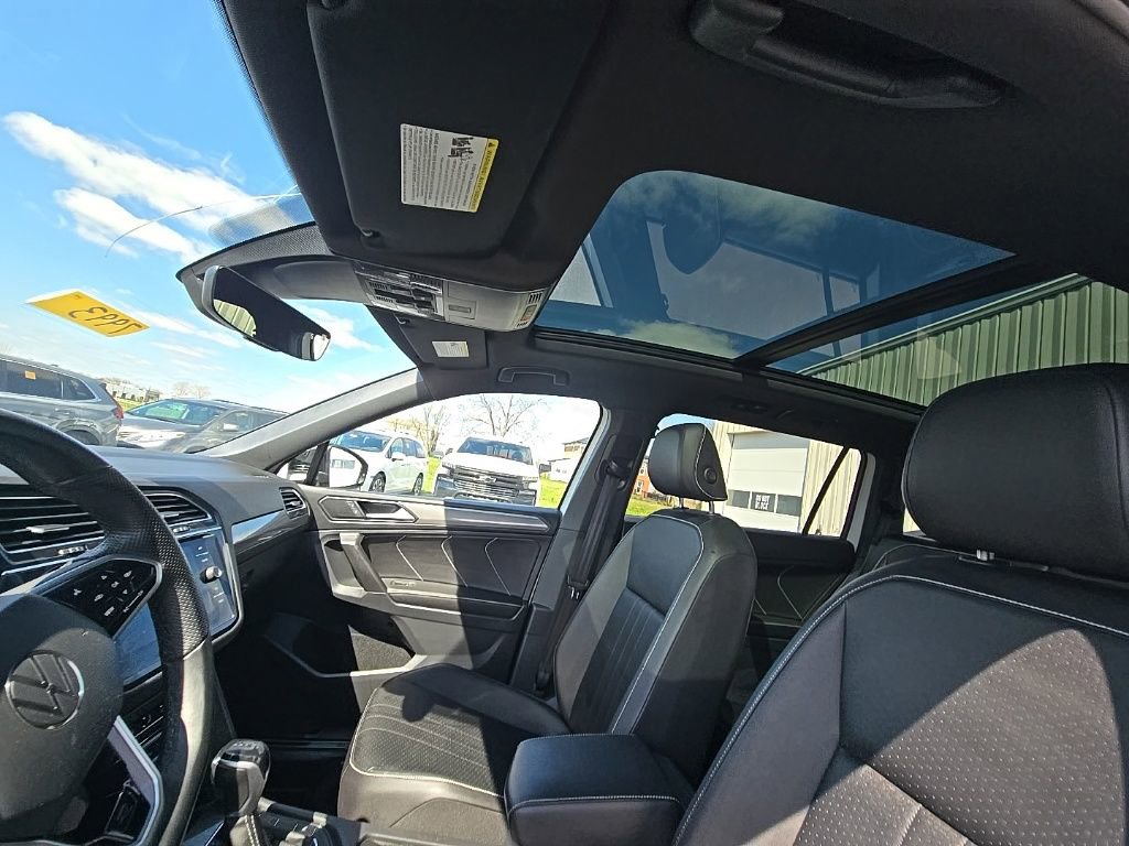 Used 2022 Volkswagen Tiguan SE R-Line AWD/4WD image 15