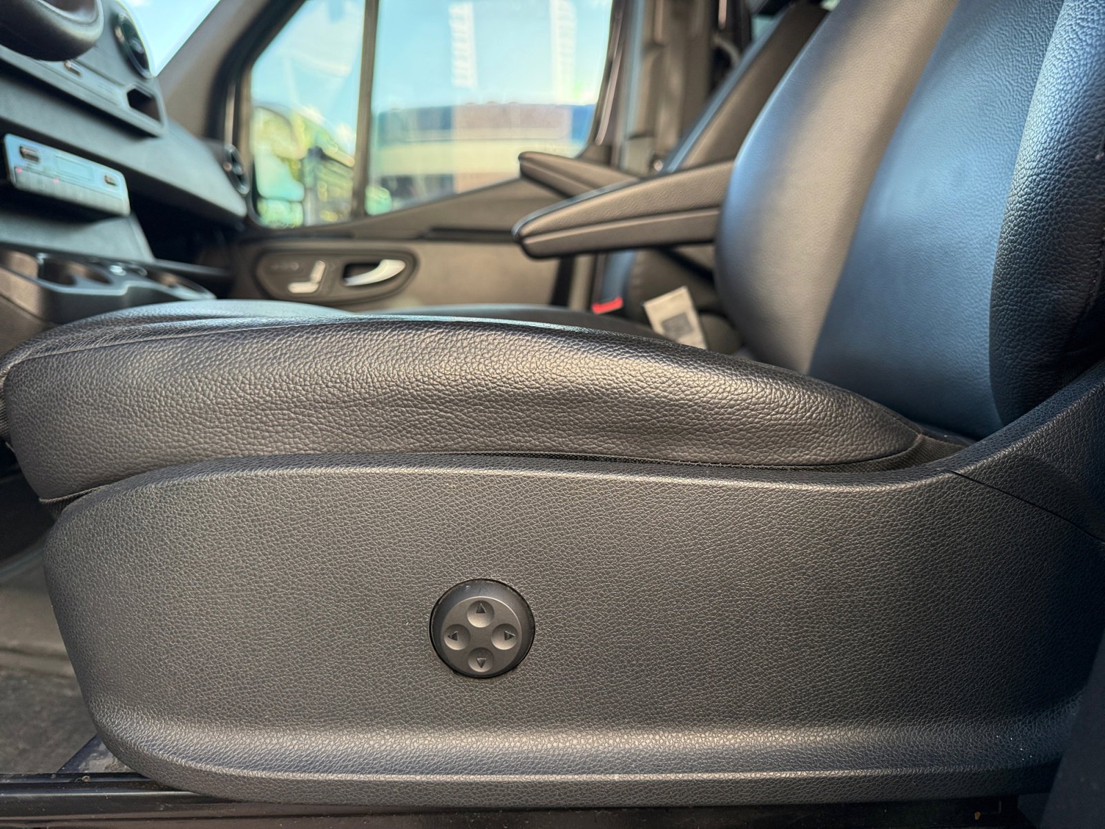 Used 2020 Mercedes-Benz Sprinter 2500 image 16